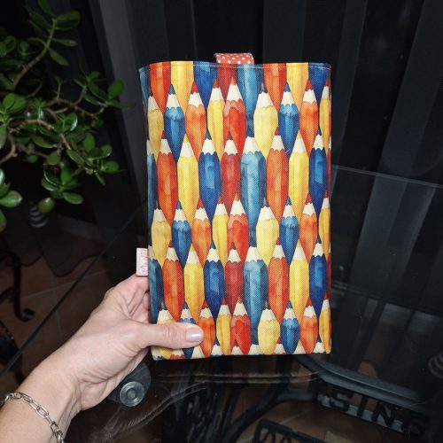 Könyv szütyi /könyvborító /Vízhatlan könyvtartó ceruza mintával