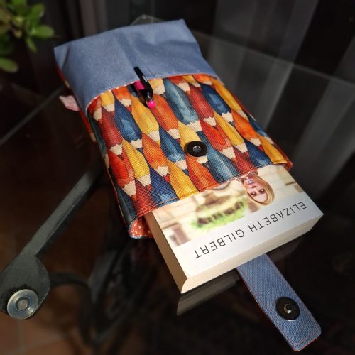 Könyv szütyi /könyvborító /Vízhatlan könyvtartó ceruza mintával