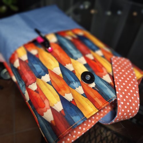 Könyv szütyi /könyvborító /Vízhatlan könyvtartó ceruza mintával