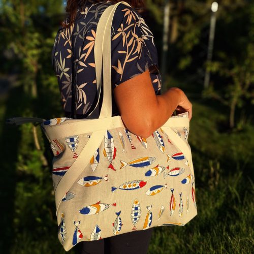 Strandtáska "Halacska"  (cipzáras, kék-fehér csíkos béléssel, zsebbel, dupla füllel)